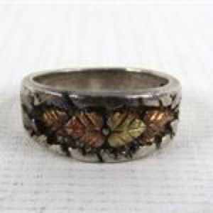 Vintage Black Hills Gold size 7 12k gold and Sterling band